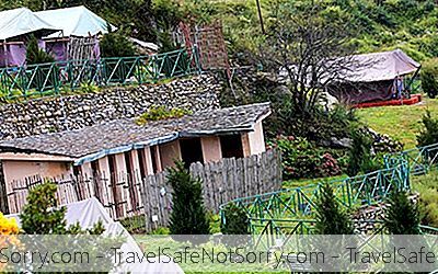 6 โรงแรมยอดนิยมใน Kanatal สำหรับการเข้าพักที่หรูหราใน Garhwal Himalayas