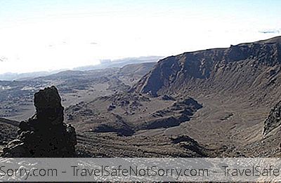 Taman Negara Tongariro: Permaidani Rocky Didirikan Dengan Gunung Berapi 3 Aktif