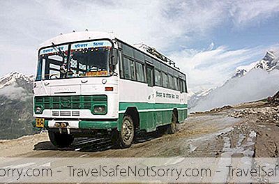 Geniet Van De Nieuwe Busdienst Van Dehradun Nepal Als U Houdt Van Scenic Road Journeys!